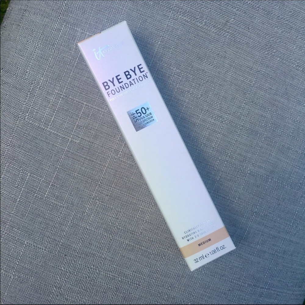 It cosmetics bye bye Foundation medium